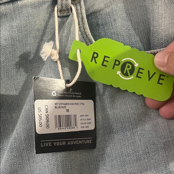 Eddie Bauer Women's Light Wash Straight Leg Jeans Size 18T - Picture 5 of 11